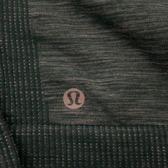 !Lululemon swiftly tech - Picture 3 of 4